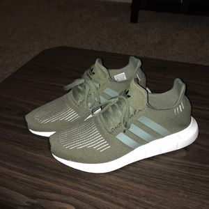 Adidas swift run olive green size 9.5